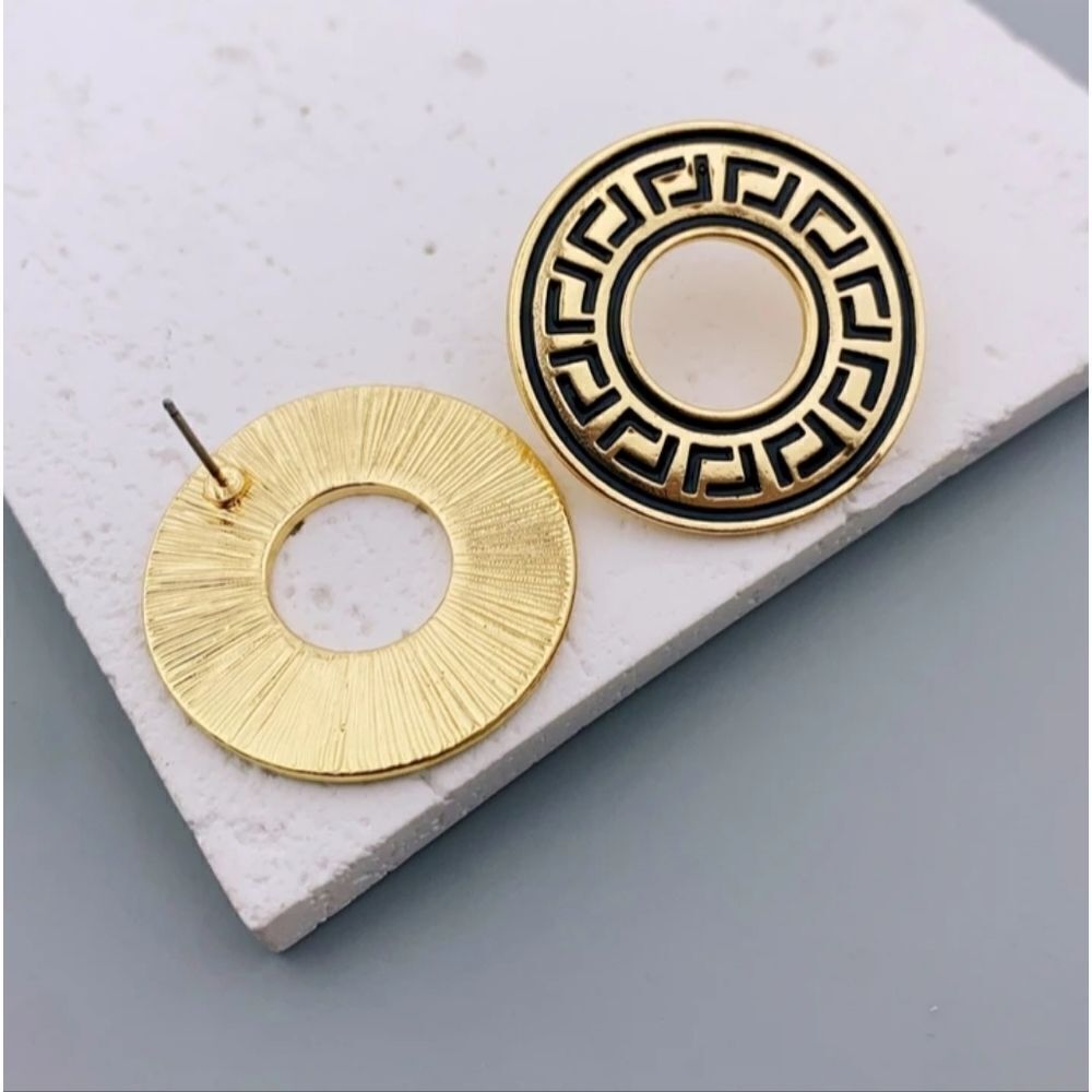 Designer Inspired Stud Earrings Black & Gold Round - Picture 5 of 6